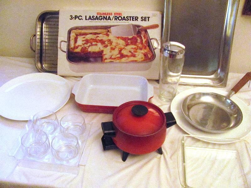 lot 6339 image: Kitchen Ware - with Lasagna  Roaster Set