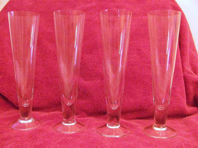 lot 6342 image: Set of 4 Glasses over 10 Tall - Perfect for that Bubbly