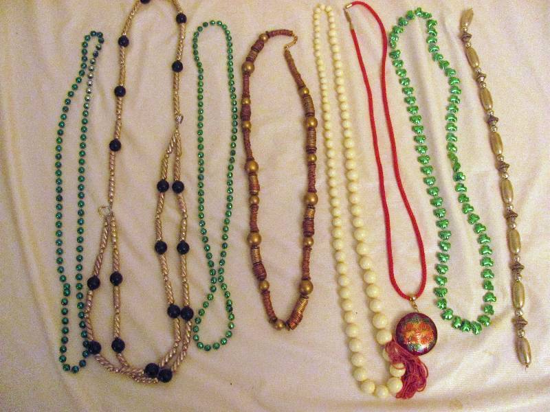 lot 6353 image: Large Assortment of Necklaces