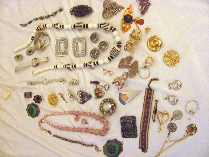 lot 6357 image: Large Lot of Jewelry - Watches, Necklaces, Earrings, Bracelets, Pendants & Ring - LOOK AT THE PICTURES