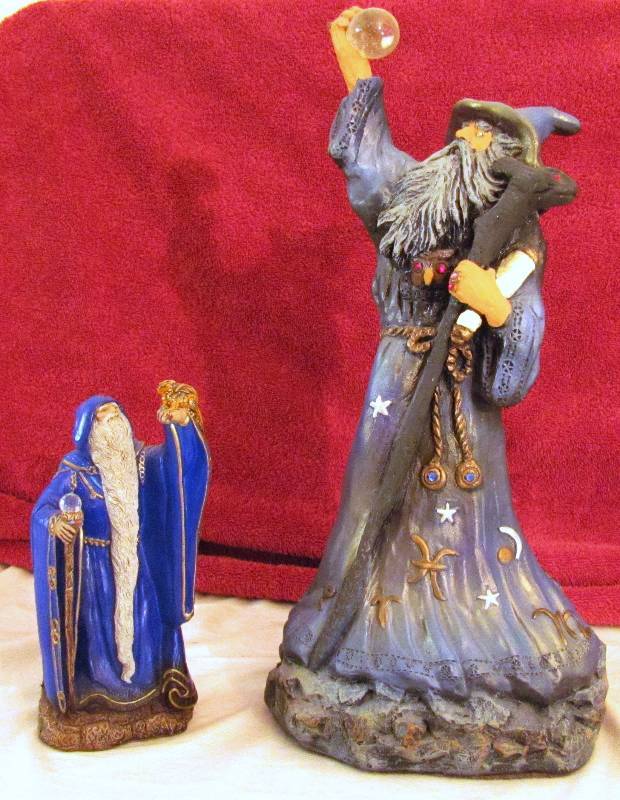 lot 6370 image: Wizard Figurines (lot of 2)