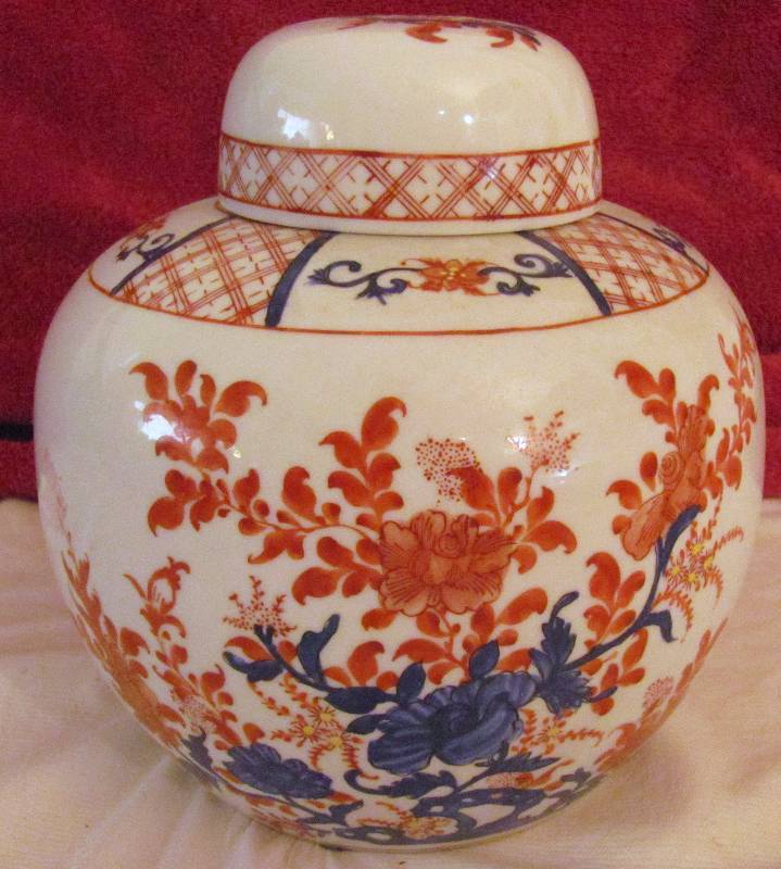 lot 6373 image: Nice Ginger Jar with Lid