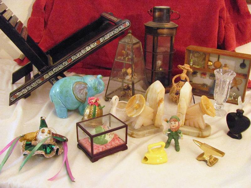 lot 6374 image: Home Decor - Nice Assortment - Please Look at Pictures