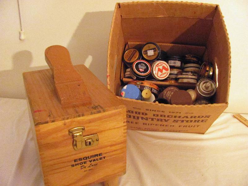 lot 6379 image: Shoe Shine Kit -Esquire Shoe Valet De Luxe - with Polish