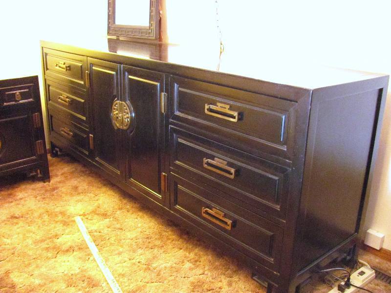 lot 6388 image: Century Dresser w 2 Mirrors - 78 x 31 x 19