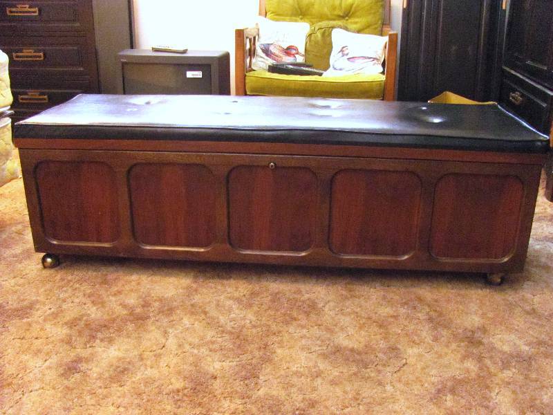 lot 6391 image: Lane Cedar Chest on Casters with Padded Top - 52 x 17