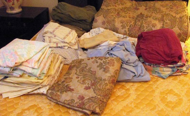 lot 6396 image: Large Assortment of Queen Size Bedding