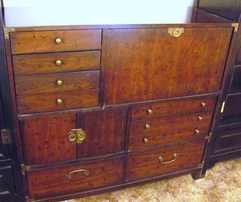 lot 6399 image: Big Beautiful Drexel Dresser with Lots of Drawers