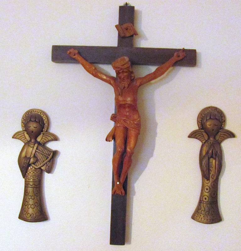lot 6407 image: Crucifix and 2 Angels - Religious Decor