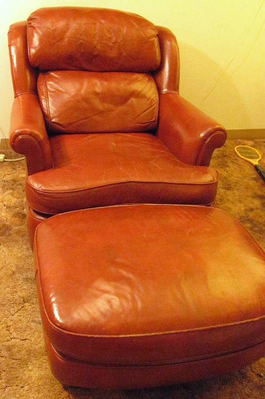 lot 7002 image: Brown Classic Leather Chair and Ottoman