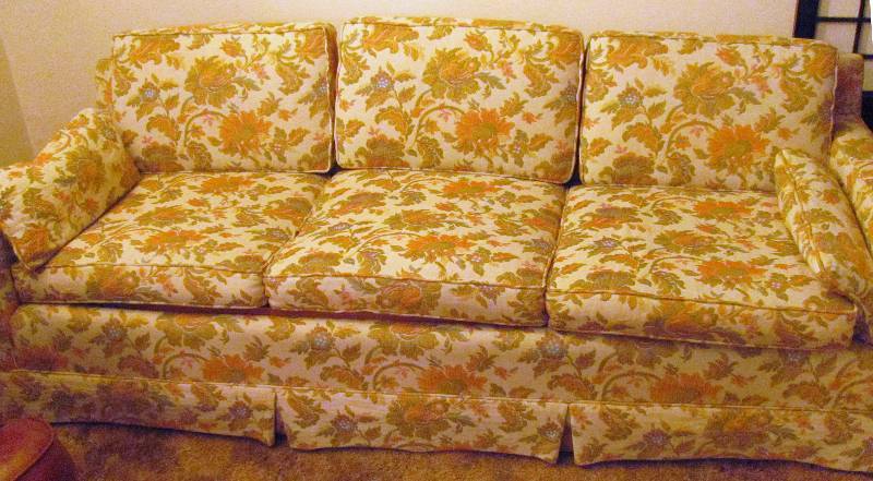 lot 7007 image: Century Sofa 82.5 Long