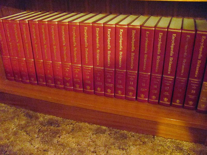 lot 7013 image: Encyclopedia Britannica Books