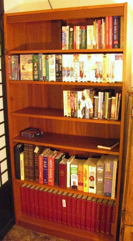 lot 7014 image: Nice Bookcase  (size 36 x 71.5 x 12)