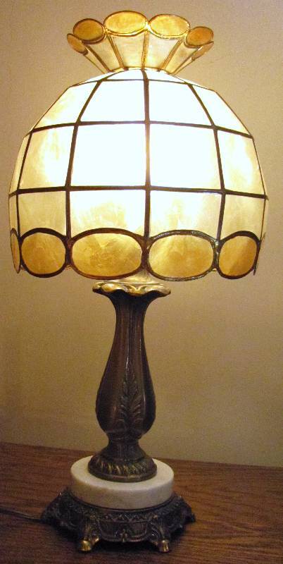 lot 7015 image: Nice Lamp with Shade