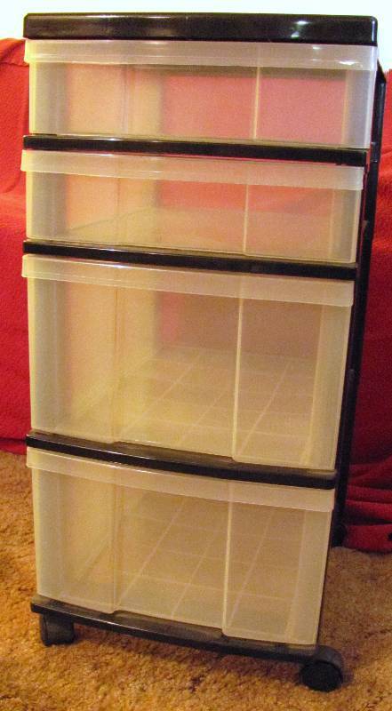 lot 7033 image: 4 Drawer Plastic Storage on Wheels