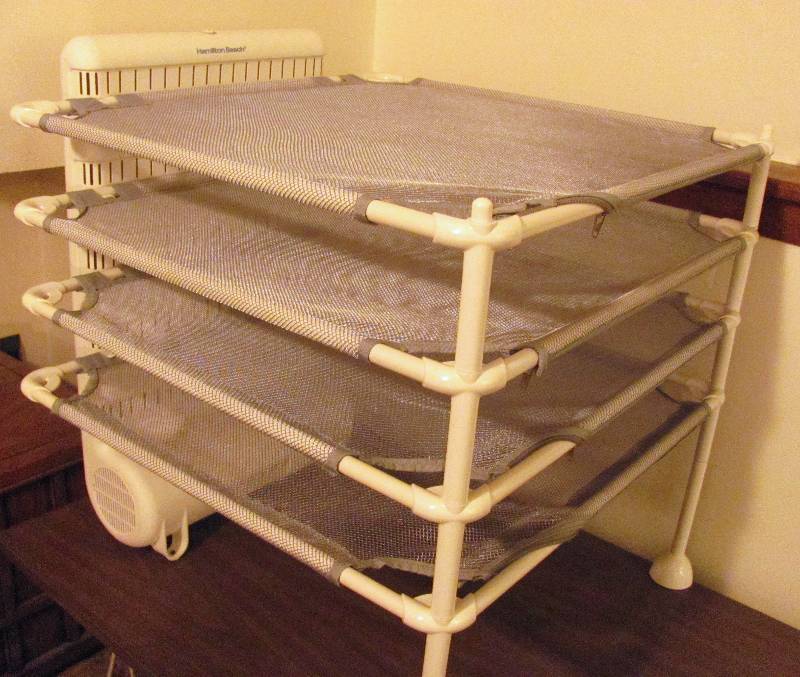 lot 7034 image: Hamilton Beach Powered Drying Rack For Sweaters