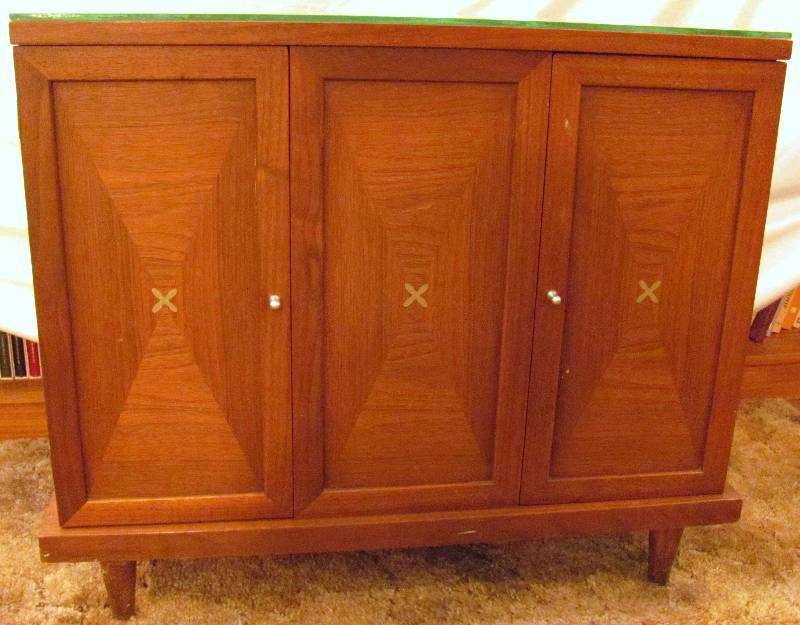 lot 7039 image: Pretty Wood Console with Plate Glass Top