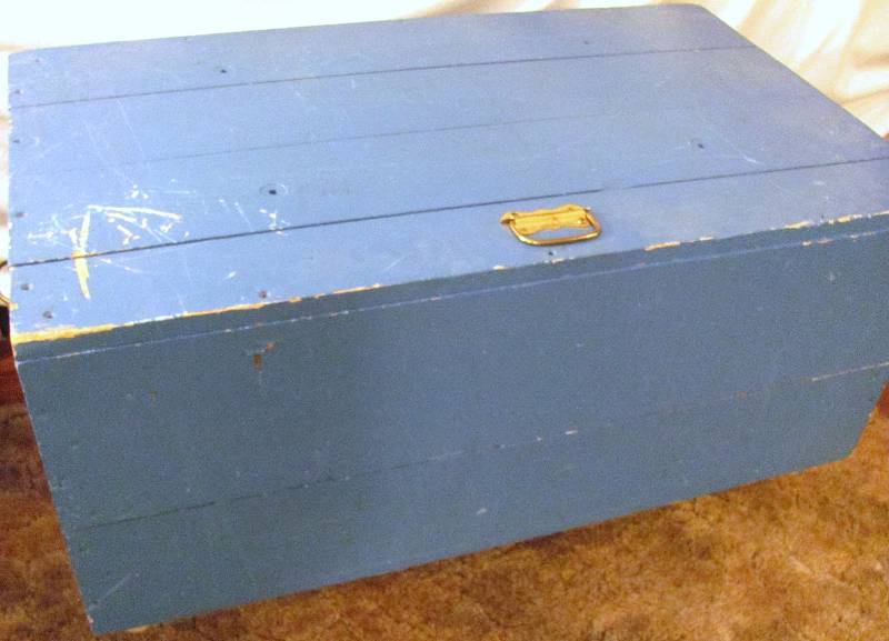 lot 7046 image: Cedar Lined Pine Blanket Box On Wheels - Painted Blue