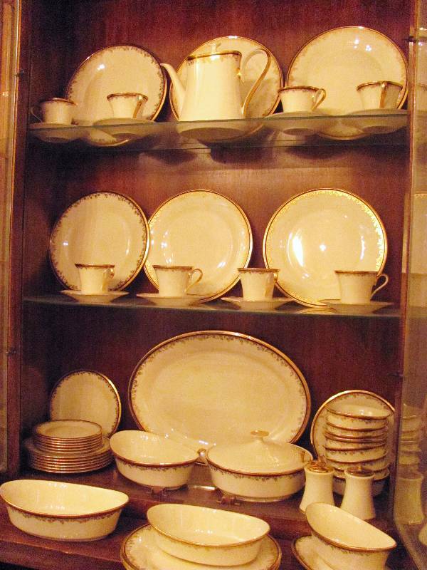 lot 7065 image: Lenox Eclipse China - Made in the U.S.A. - HUGE SET - Please look at the pictures