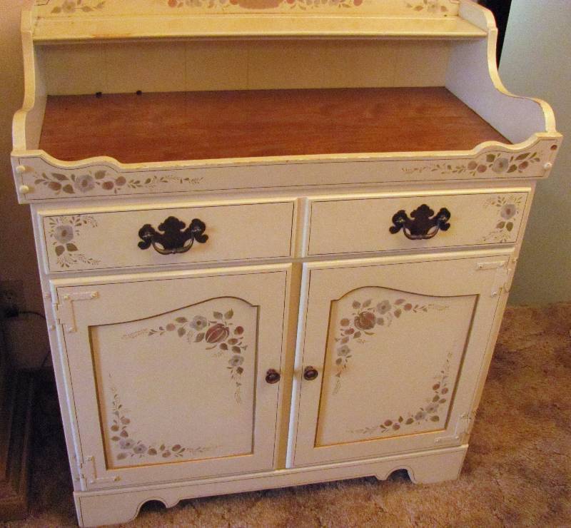 lot 7072 image: ETHAN ALLEN Dry Sink Cabinet with Drawers