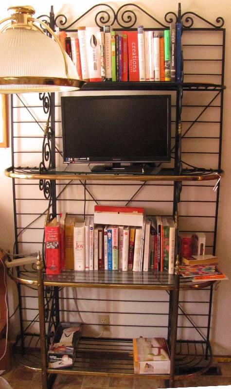 lot 7086 image: Bakers Rack - kitchen shelving - MUST SEE