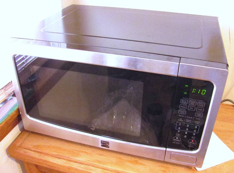 lot 7087 image: Kenmore Microwave - This ones NICE