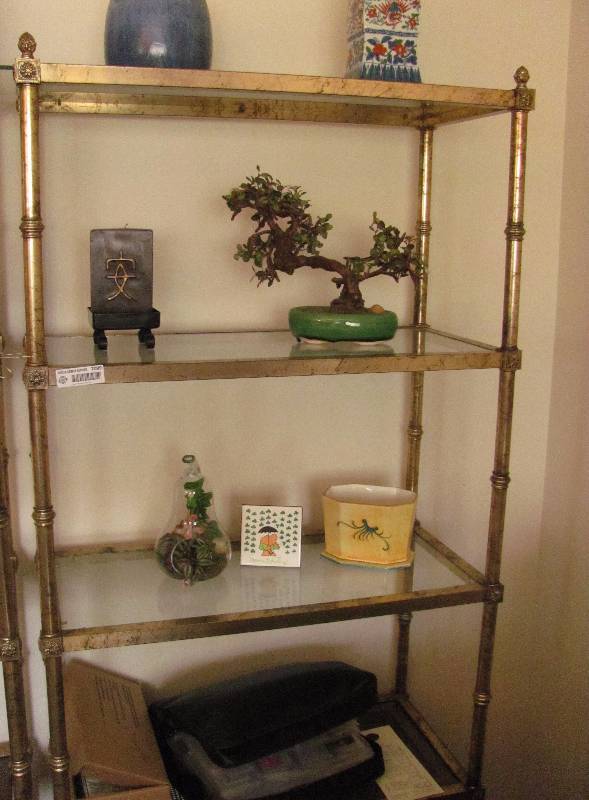 lot 7099 image: Decorative Shelf with glass shelves #1
