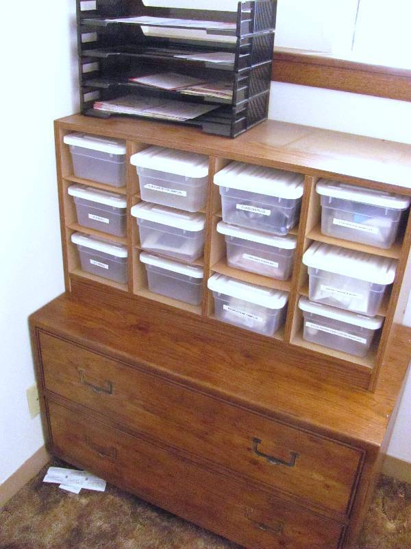 lot 7100 image: Storage organizing unit - 2 drawers, shelves with bins. PLUS CONTENTS
