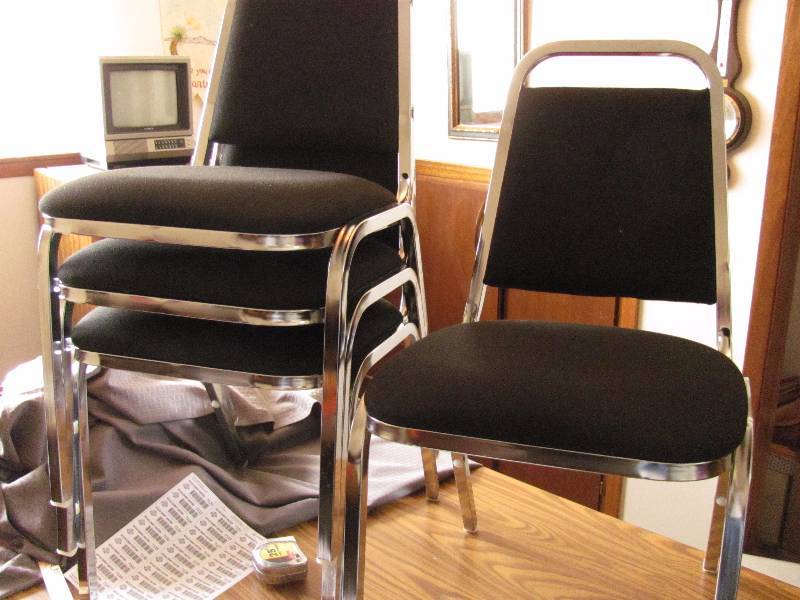 lot 7109 image: 4 stacking chairs - Nice quality