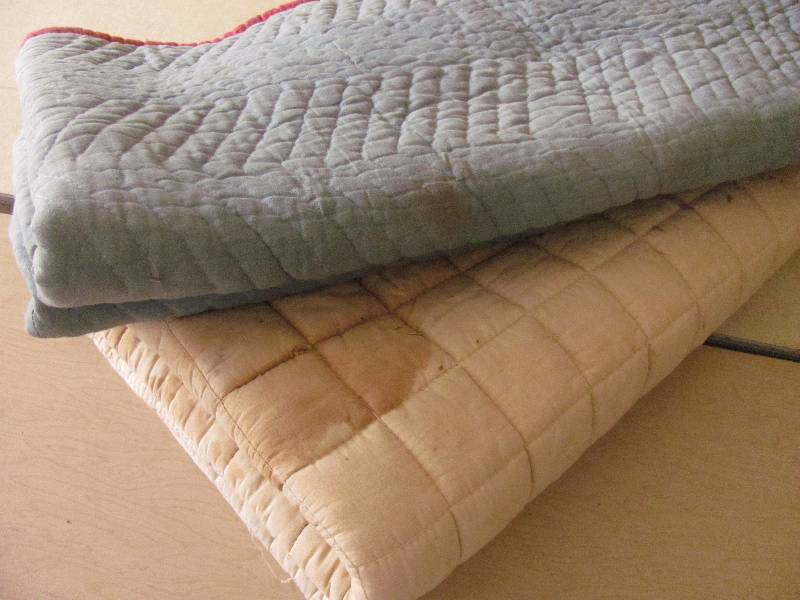 lot 7132 image: Moving Pads  Blankets 2 Each