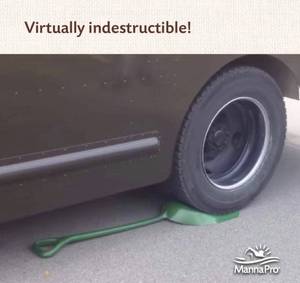 lot 55689 image: retail 67.99 Harris Farms Poly Barn Shovel  Virtually Indestructible