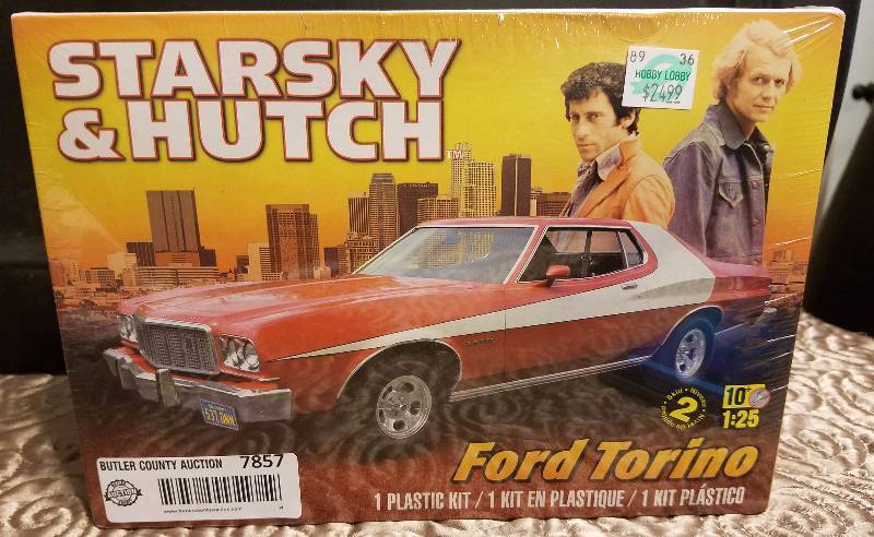 lot 7857 image: STARSKY & HUTCH - FORD TORINO - Plastic Model Kit 125 scale - NEW
