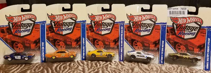 lot 7859 image: Vintage Racing Edition HOT WHEELS Die Cast Cars NEW IN PACKAGES