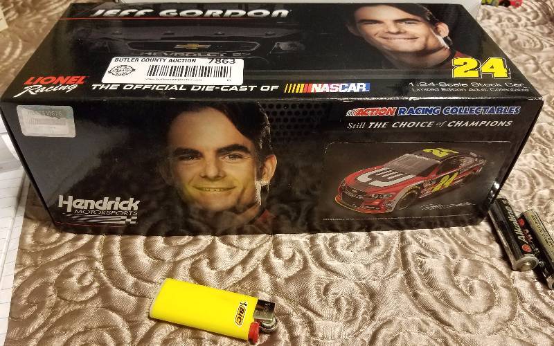lot 7863 image: JEFF GORDON #24 Lionel NASCAR 124 Scale Stock Car IN BOX