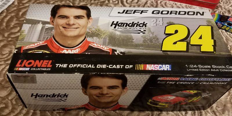 lot 7875 image: JEFF GORDON #24 Lionel NASCAR 124 Scale Stock Car IN BOX