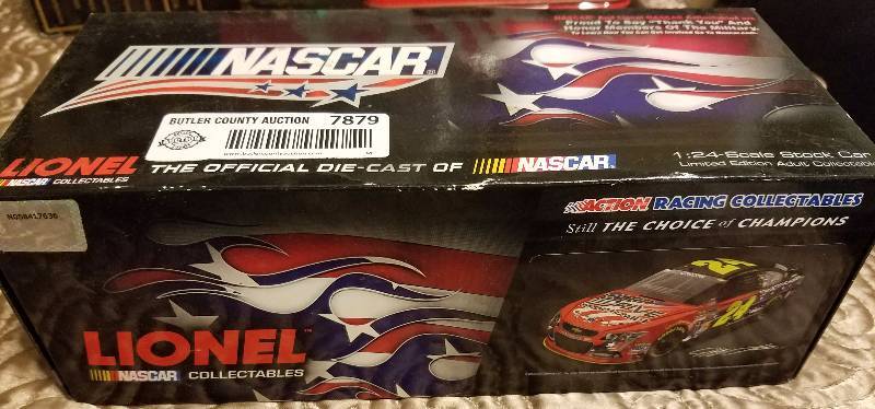 lot 7879 image: JEFF GORDON #24 Lionel NASCAR 124 Scale Stock Car NEW in BOX