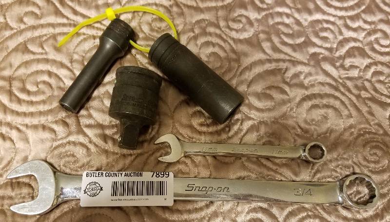 lot 7899 image: 2 Snap-On Wrenches 34 & 11mm - 12 to 38 Adapter -  SNAP-ON 