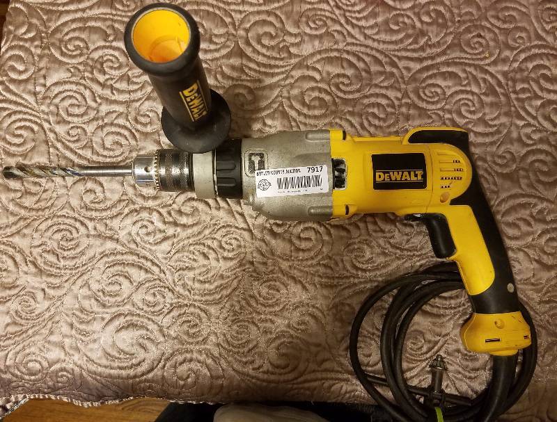 lot 7917 image: Dewalt DWD520 10.0 Amp 12 in. Dual-Mode VSR Hammer Drill  - Near New Condition