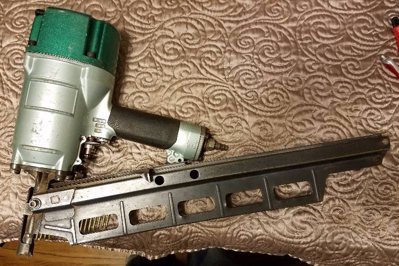 lot 7916 image: Hitachi Framing Nail gun in Good WORKING Condition