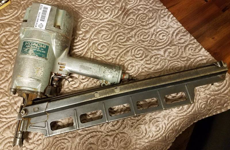 lot 7919 image: Hitachi NR83A2S 3-14-Inch Plastic Strip Collated Framing Nailer in Good WORKING Condition