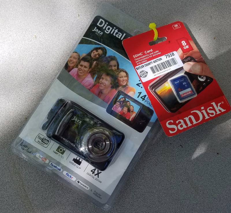 lot 7938 image: 14 megapixel DIGITAL Camera and 8 gigabyte SanDisk Memory Card