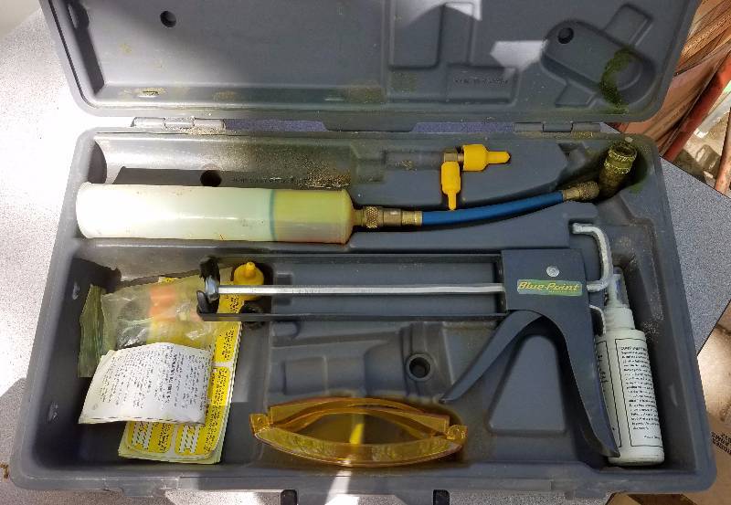 lot 7941 image: BLUE POINT Oil Leak Detection Kit with Case