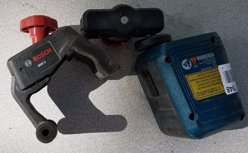 lot 7948 image: BOSCH Self-Leveling Cross-Line Laser Level - MM2