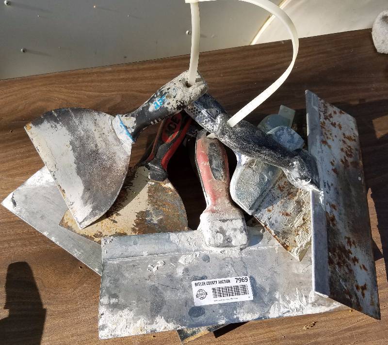 lot 7969 image: Drywall Knives and Putty Knives