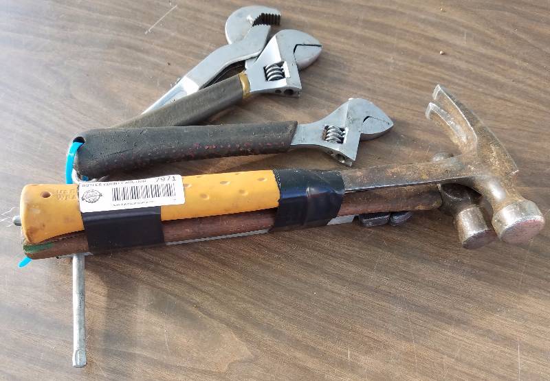lot 7971 image: 2 Hammers - 2 Crescent Wrenches & 2 Speed Wrenches