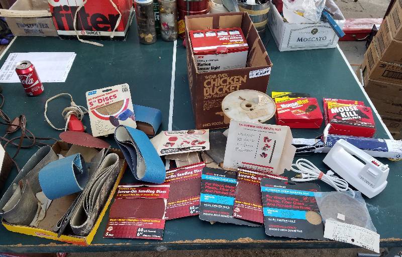 lot 7979 image: Miscellaneous Lot of Sandpaper and other Items