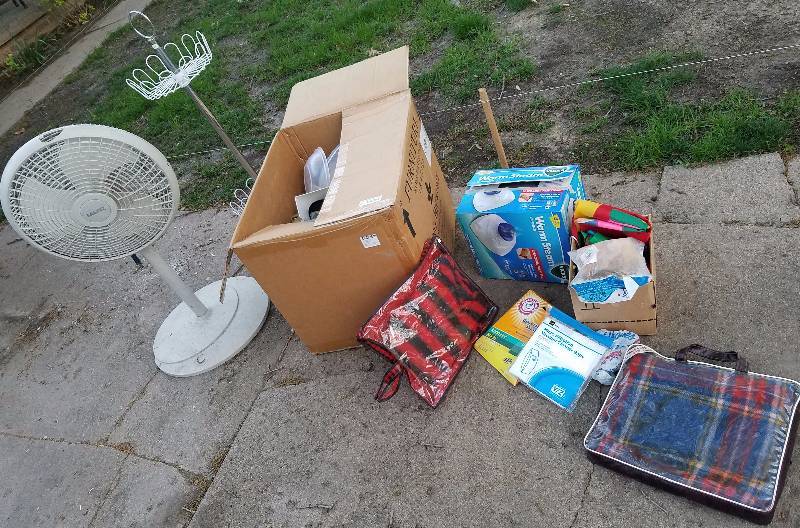 lot 7981 image: Miscellaneous Lot of Household Goods