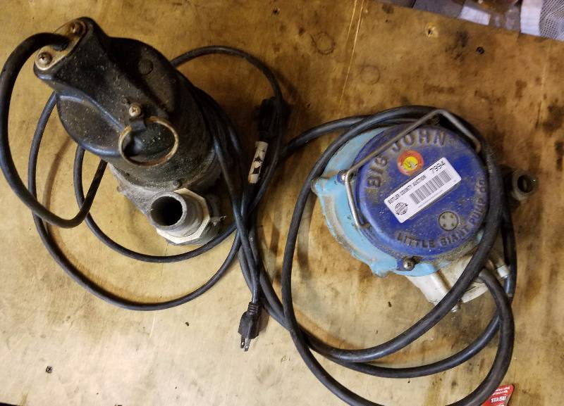 lot 7994 image: 2 - 110 volt Sump Pump (Little Giant Pump)