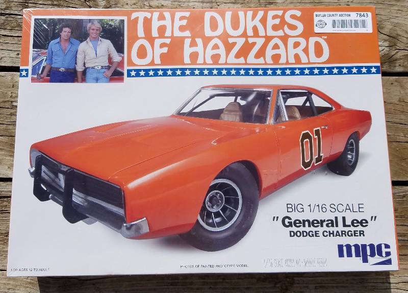 lot 7843 image: Dukes of Hazzard - GENERAL LEE - 1969 DODGE CHARGER  Model Car 116 scale - NEW IN BOX