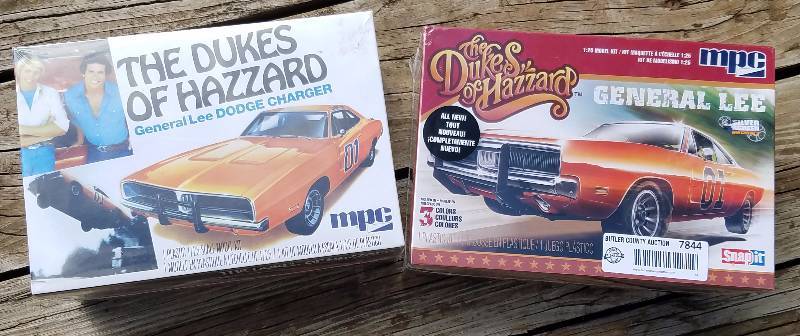 lot 7844 image: QTY 2 - Dukes of Hazzard - GENERAL LEE - 1969 DODGE CHARGER  Each Model Car 125 scale - NEW IN BOX